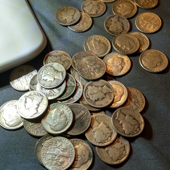 Vintage Coin Collection 10 silver dimes lots - Picture 3 of 3